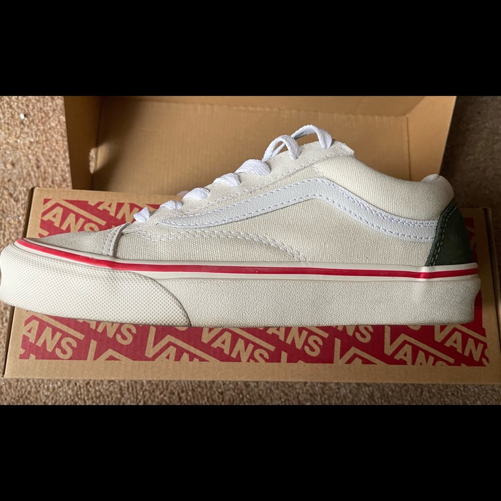 Vans - Picture 5 of 7